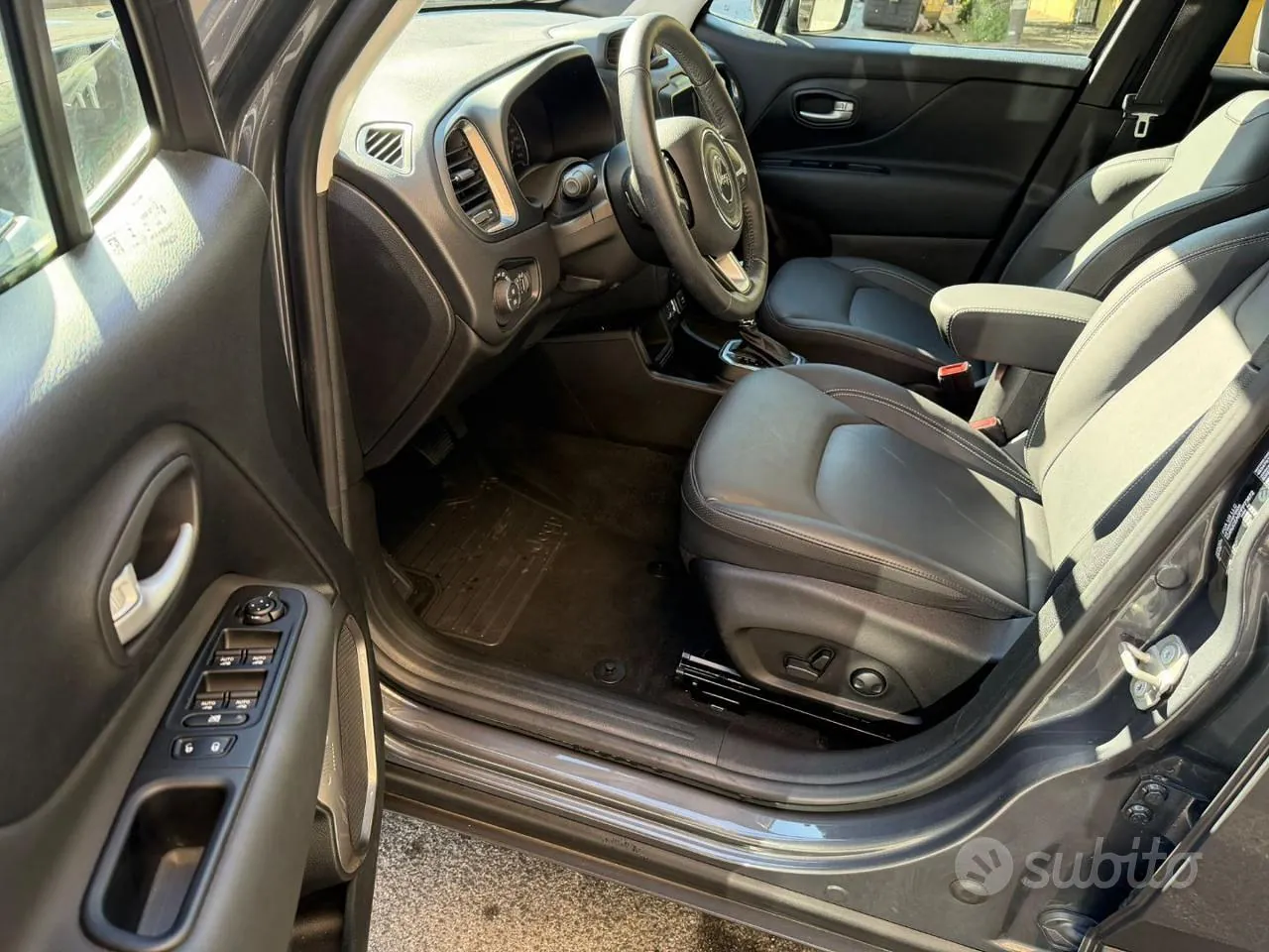 Jeep Renegade 2024 photo 2
