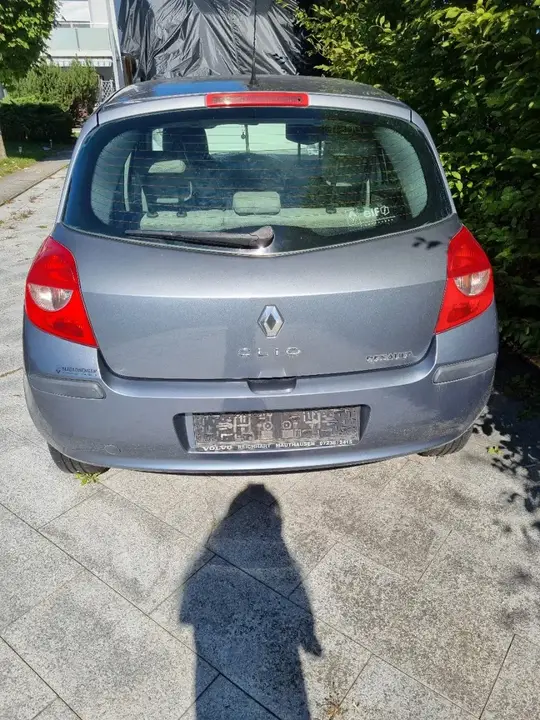 Renault Clio 2005 photo 2