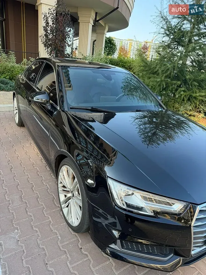Audi A4 2019 photo 2