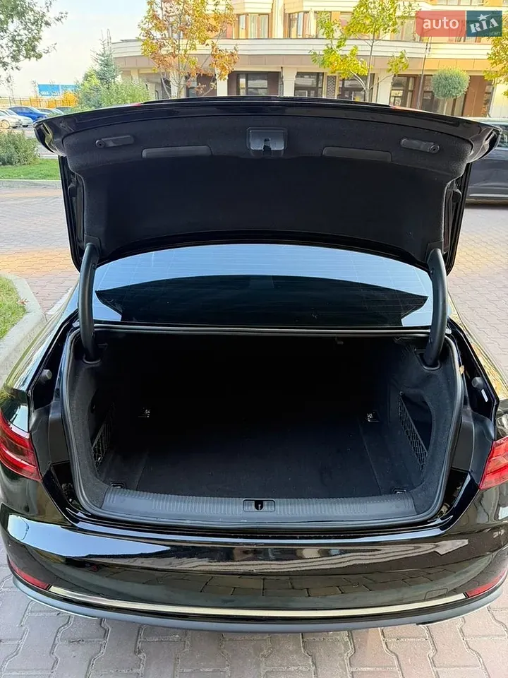 Audi A4 2019 photo 4