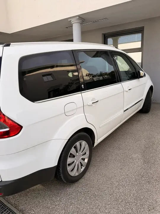 Ford Galaxy 2016 photo 3