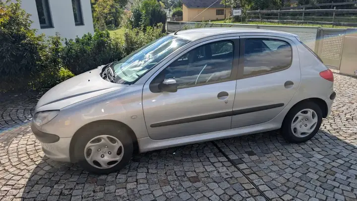 Peugeot 206 2000 photo 2