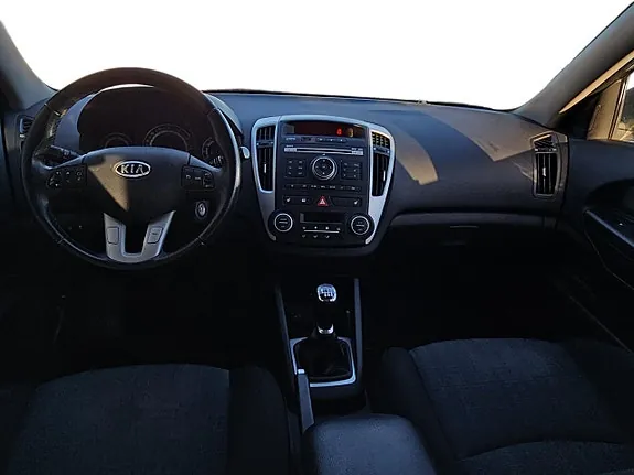Kia Ceed 2010 photo 5