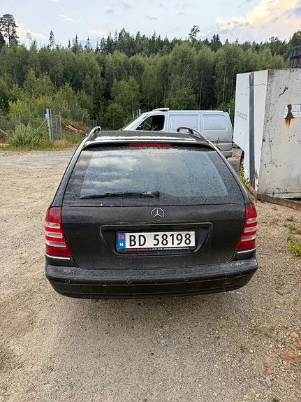 Mercedes-Benz C220 D 2004 photo 4