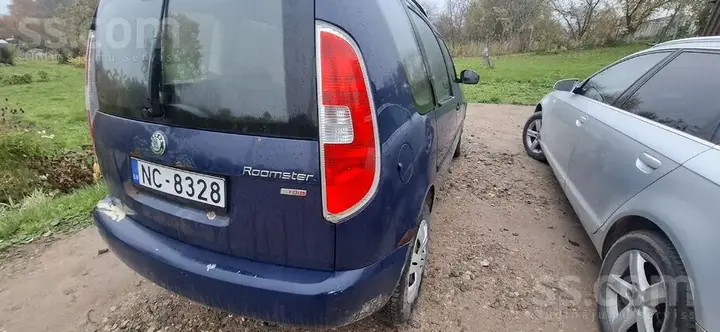 Skoda Roomster 2011 photo 2