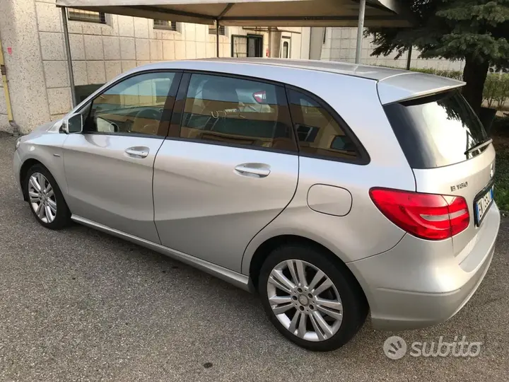 Mercedes-Benz B 180 2012 photo 4