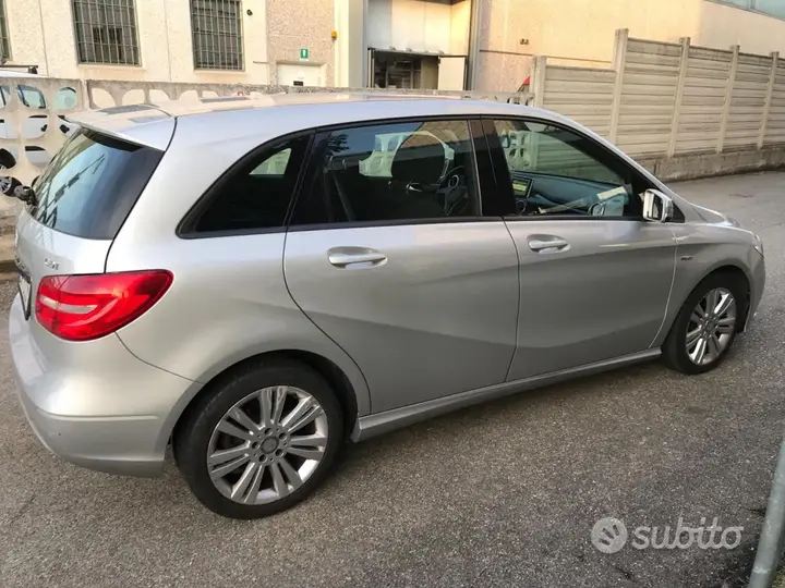 Mercedes-Benz B 180 2012 photo 3