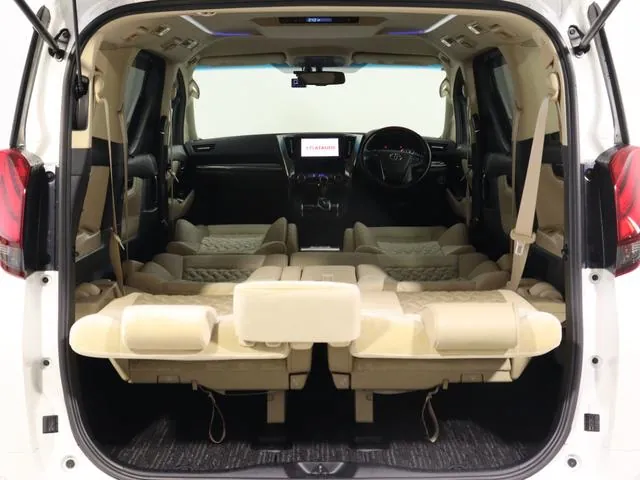 Toyota Alphard 2017 photo 2