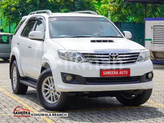 Toyota Fortuner 2013 photo 2