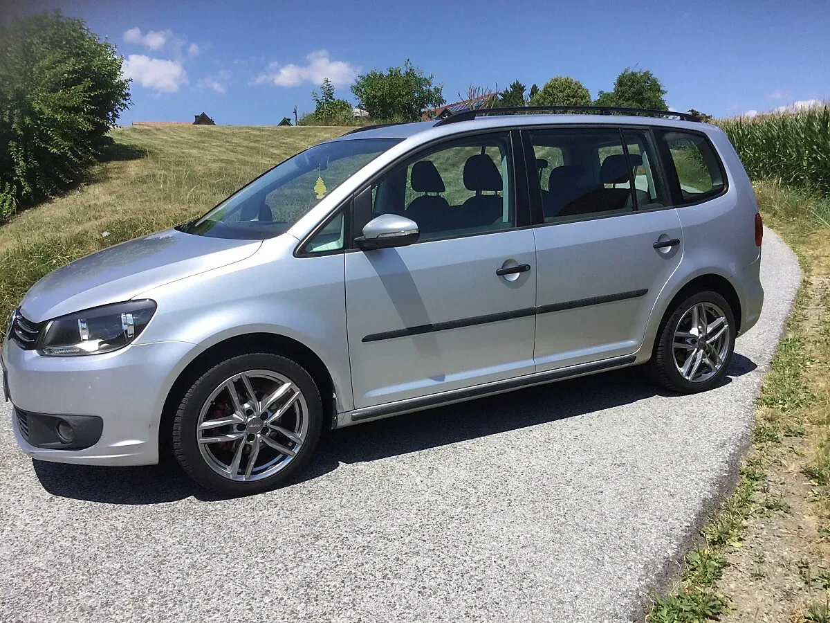 Volkswagen Touran 2014 photo 2
