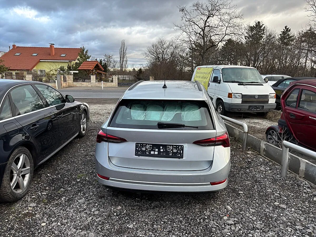 Skoda Octavia 2021 photo 3