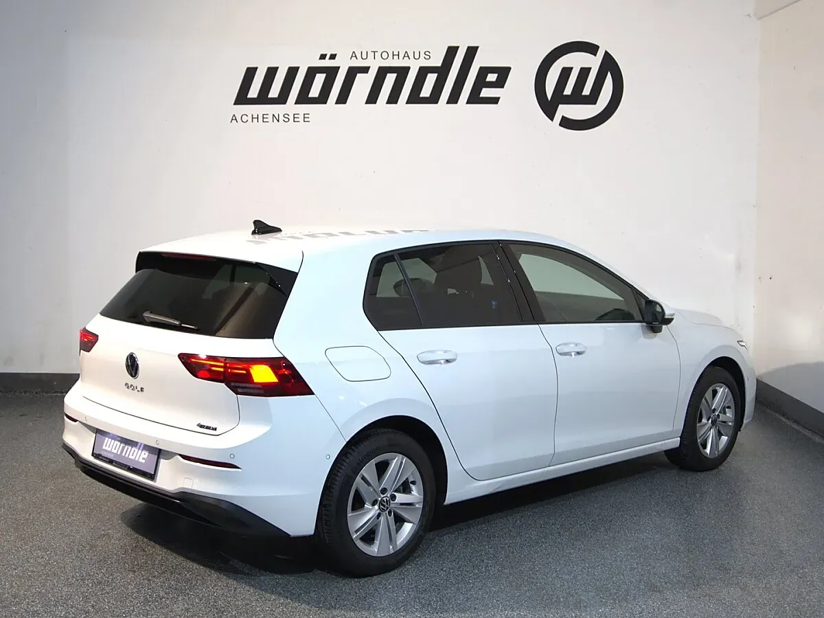 Volkswagen Golf 2024 photo 2