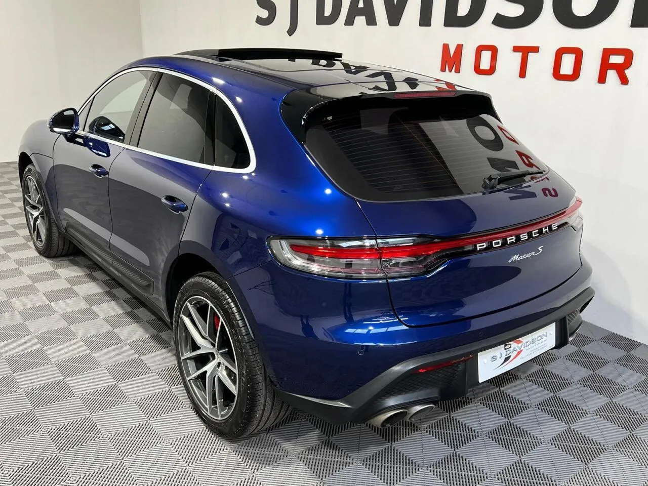 Porsche Macan 2023 photo 2