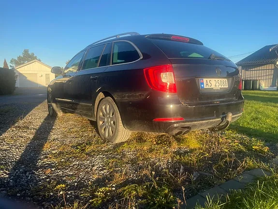 Skoda Superb 2010 photo 3