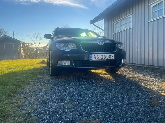 Skoda Superb 2010 photo 2