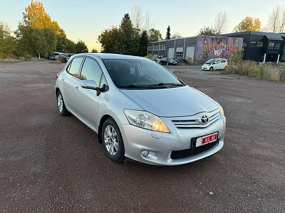 Toyota Auris 2010 photo 2