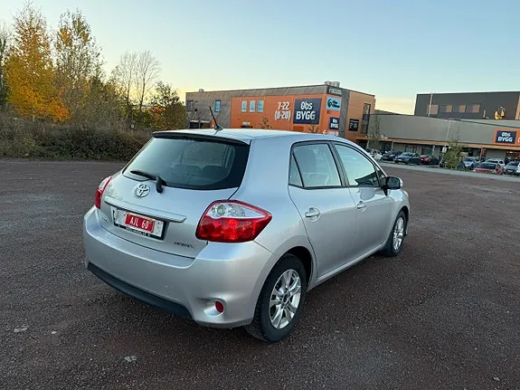Toyota Auris 2010 photo 4