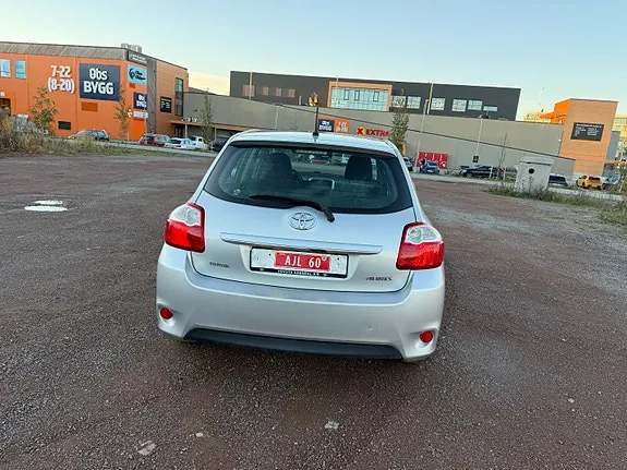 Toyota Auris 2010 photo 5