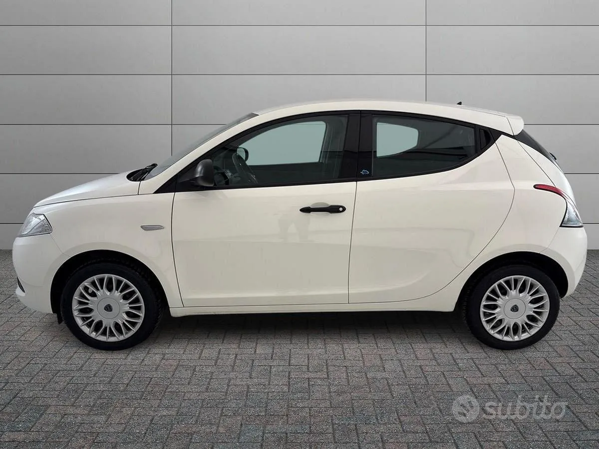 Lancia Ypsilon 2018 photo 2