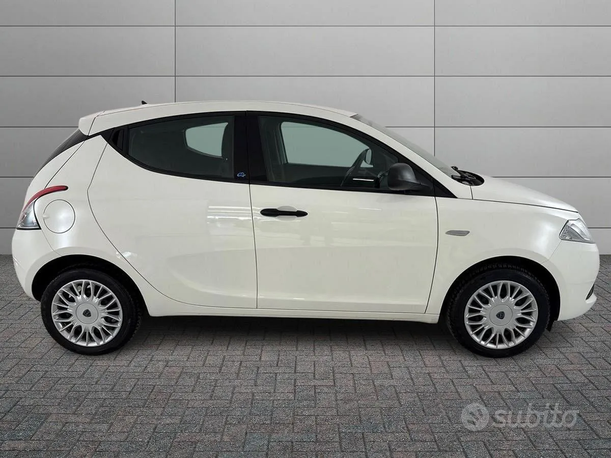 Lancia Ypsilon 2018 photo 3