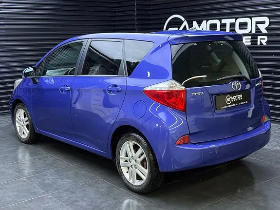 Toyota Verso-S 2011 photo 2
