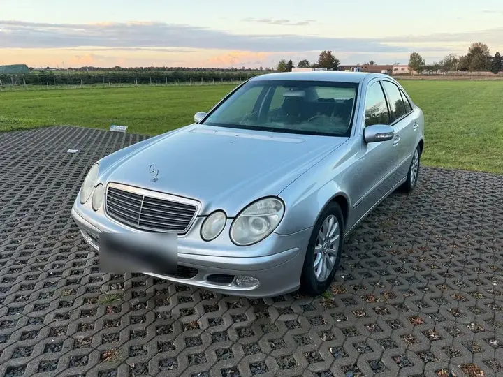 Mercedes-Benz E240