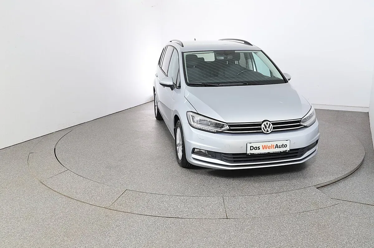 Volkswagen Touran 2017 photo 2