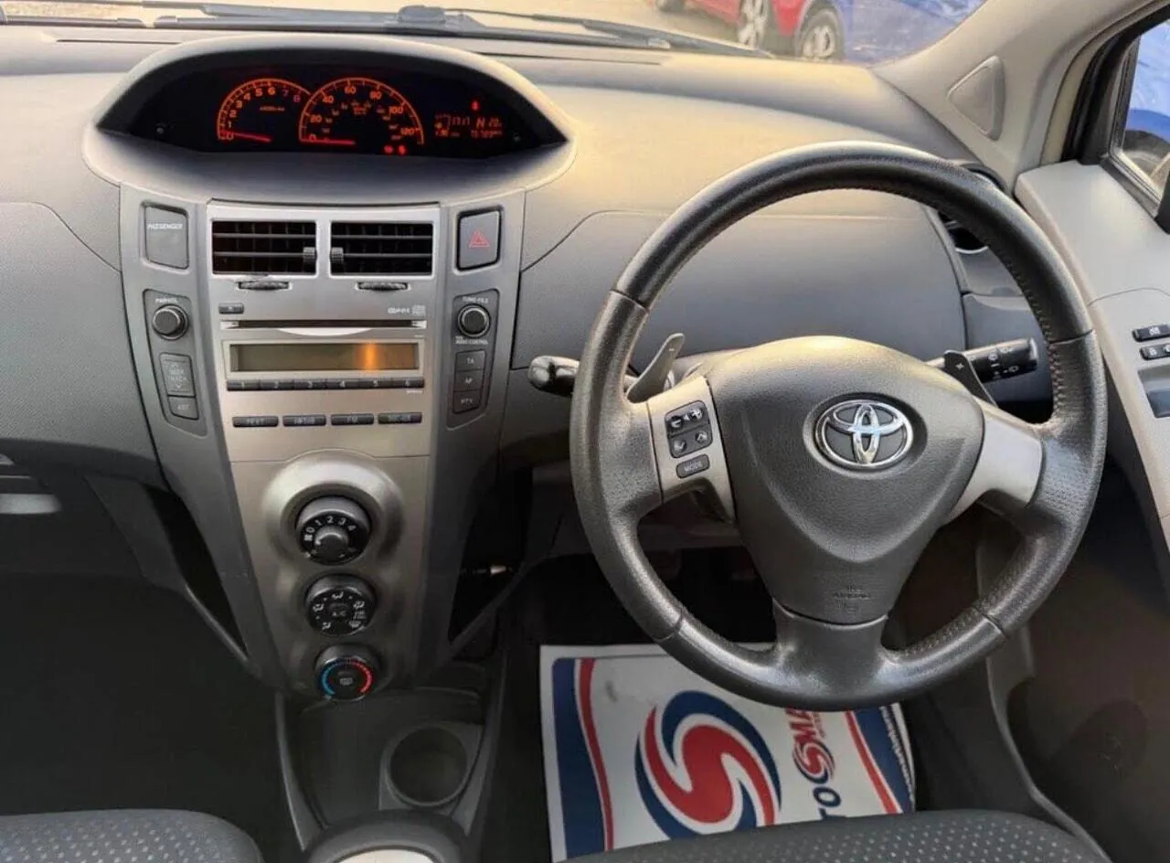 Toyota Yaris 2010 photo 2