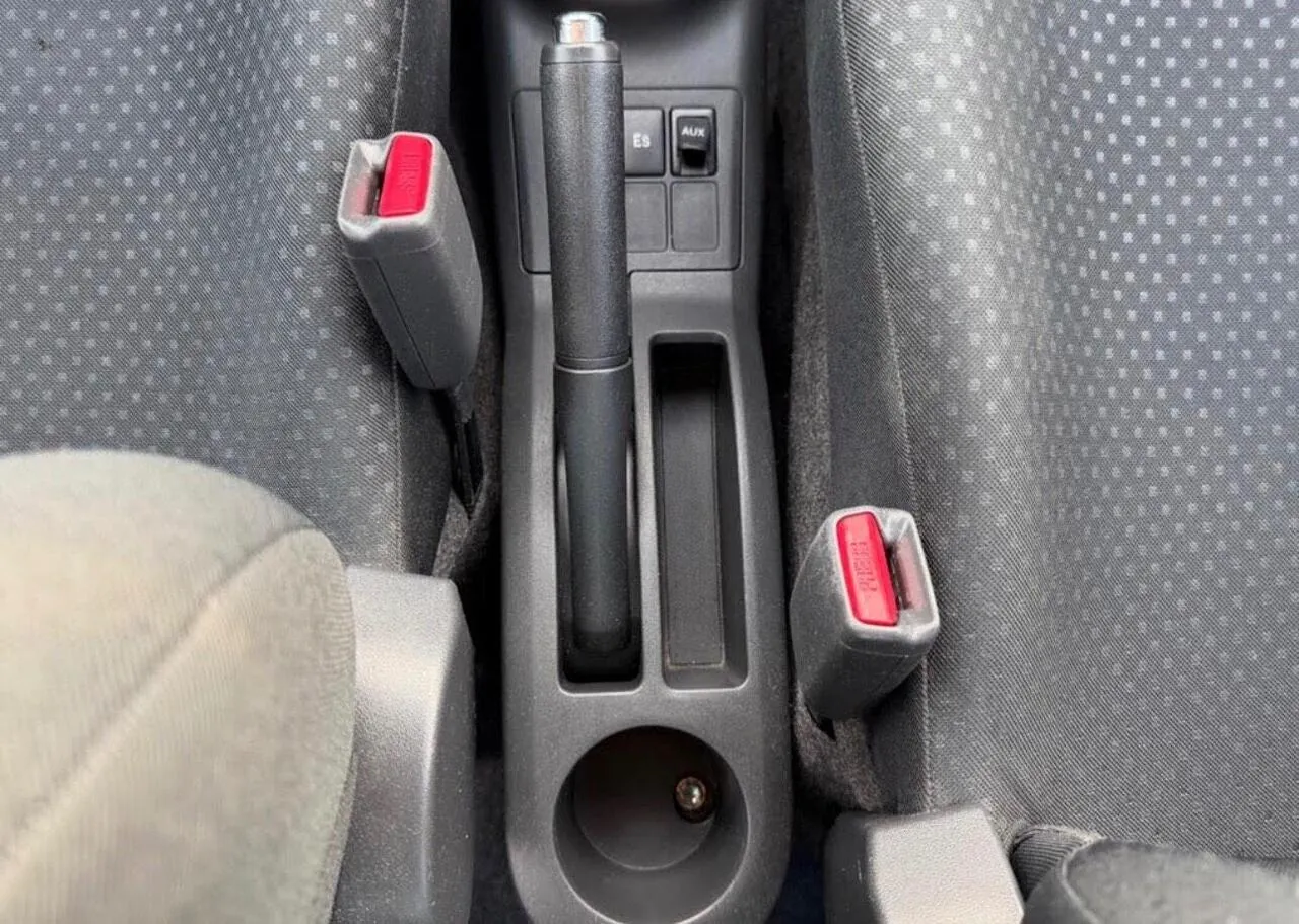 Toyota Yaris 2010 photo 3