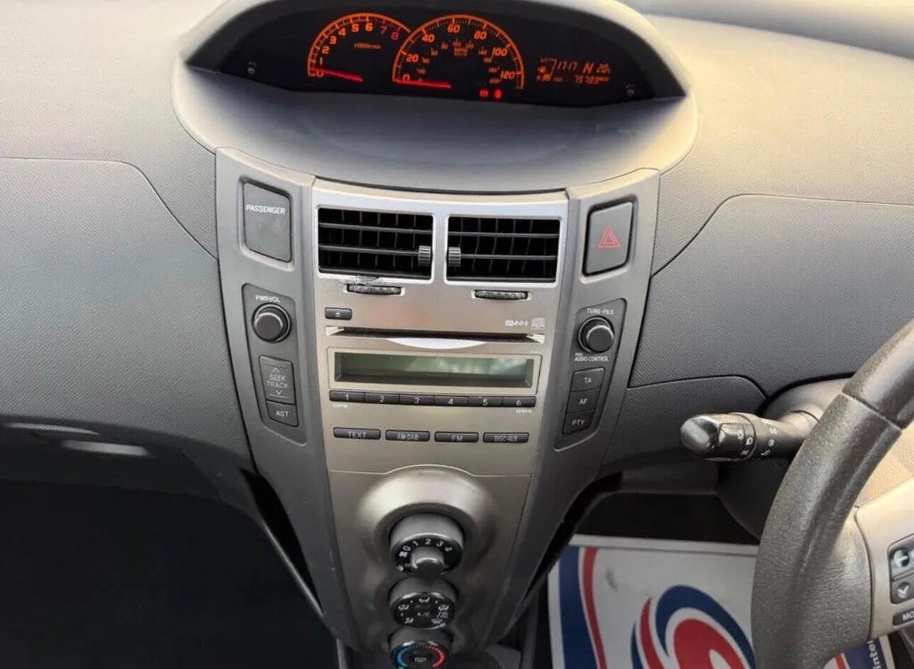 Toyota Yaris 2010 photo 5