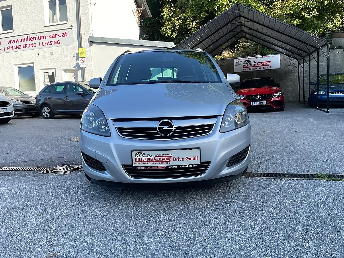 Opel Zafira 2011 photo 2