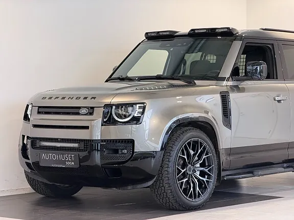 Land Rover Defender 110 2025 photo 2