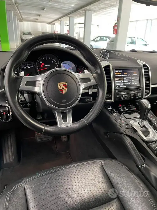 Porsche Cayenne 2013 photo 2