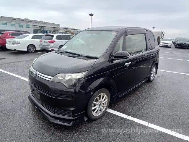 Toyota Spade F 2015 photo 2