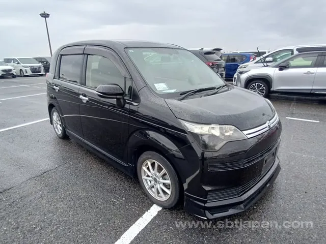 Toyota Spade F