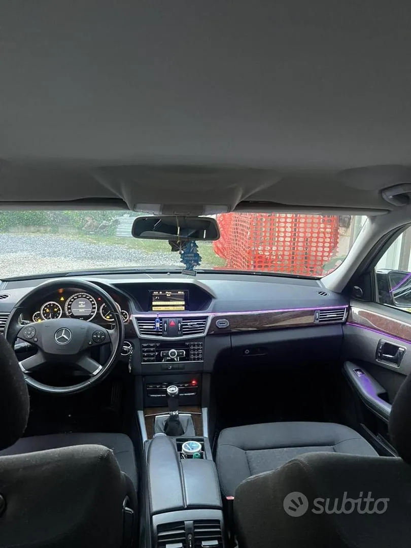 Mercedes-Benz E-Class 2010 photo 2
