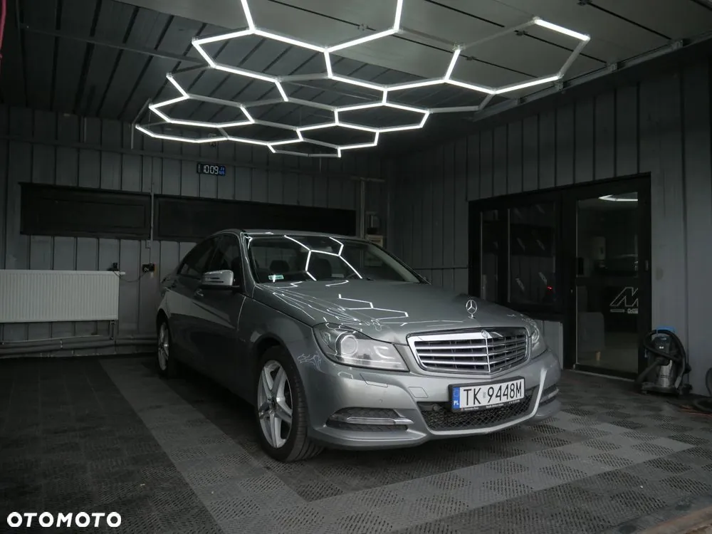 Mercedes-Benz C-Class 2011 photo 2
