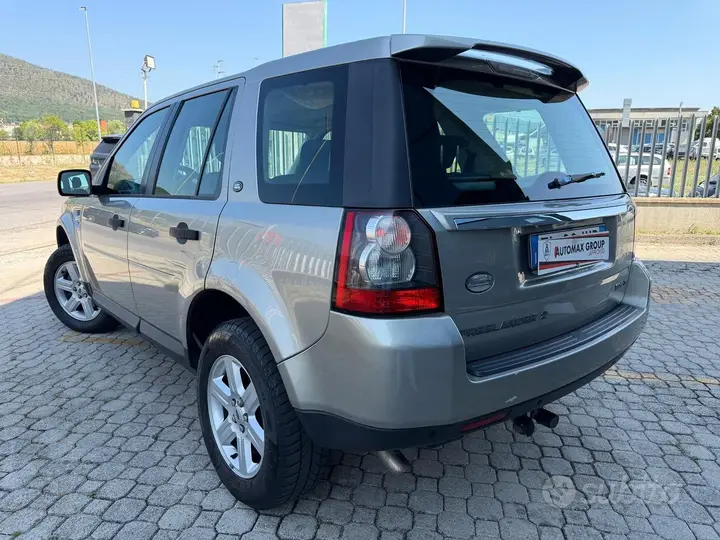 Land Rover Freelander 2012 photo 3