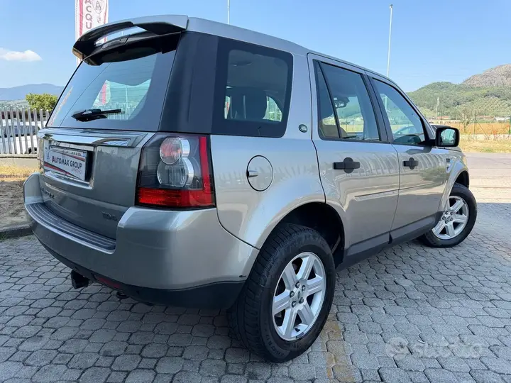 Land Rover Freelander 2012 photo 5