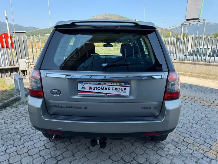 Land Rover Freelander 2012 photo 4
