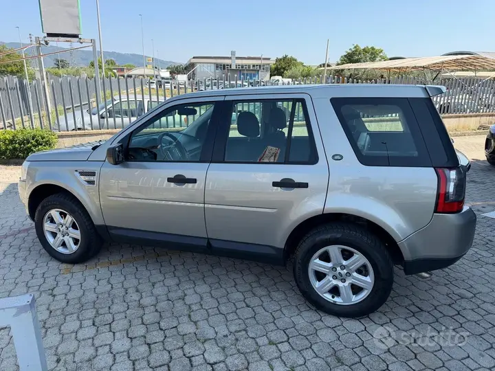 Land Rover Freelander 2012 photo 2