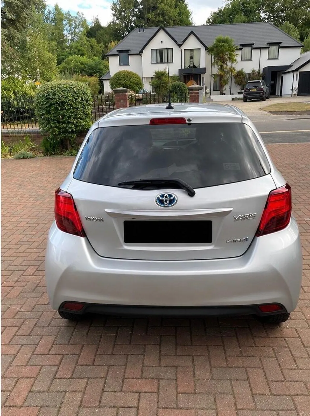 Toyota Yaris 2017 photo 2