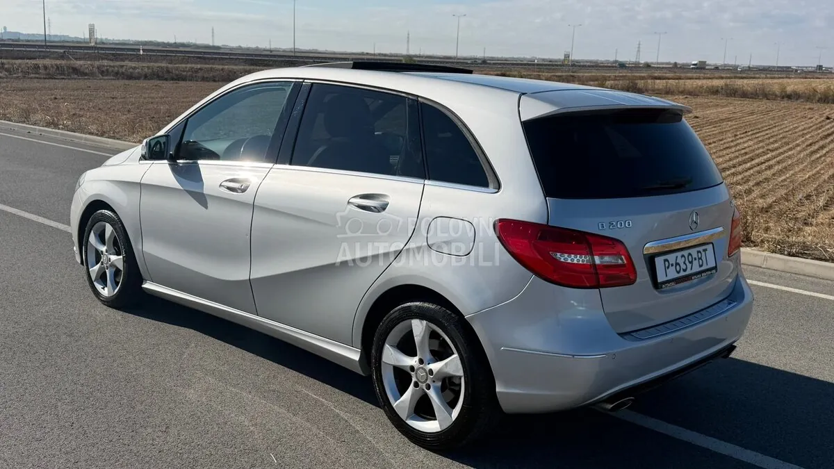 Mercedes-Benz B 200 2014 photo 4