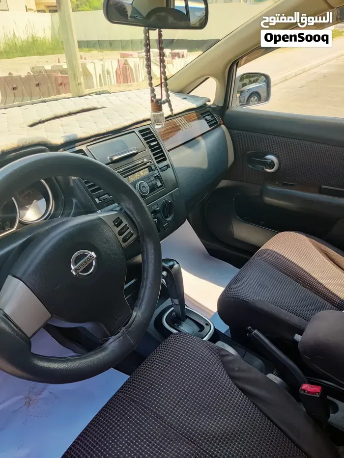 Nissan Tiida 2011 photo 4
