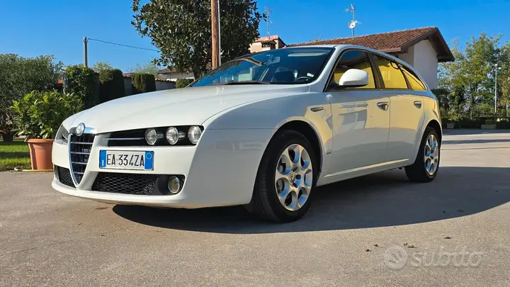 Alfa Romeo 159 2010 photo 2