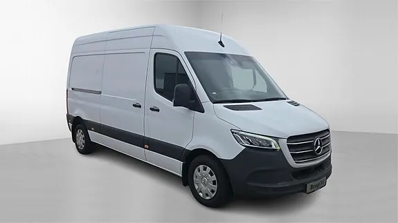 Mercedes-Benz Sprinter 215 2023 photo 2
