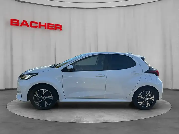Toyota Yaris 2024 photo 2
