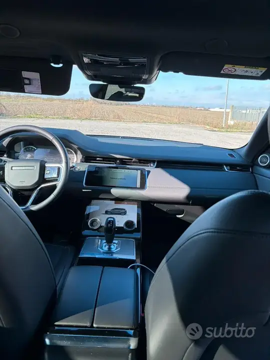Land Rover Range Rover Evoque 2022 photo 3