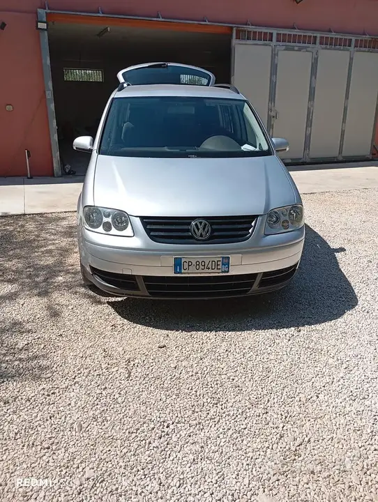 Volkswagen Touran 2004 photo 2