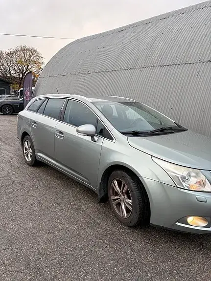 Toyota Avensis 2009 photo 2